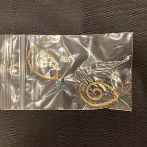 green gem flowy hoop ring